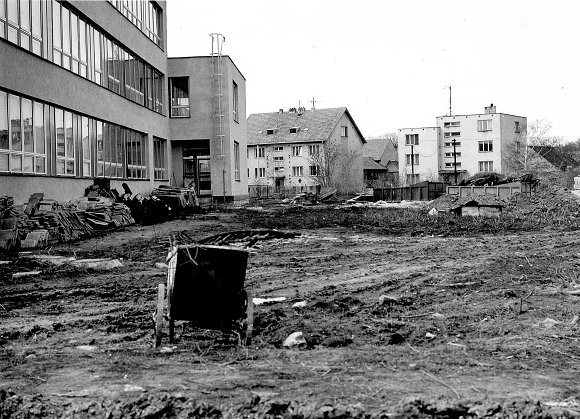 Fotky z přístavby školy